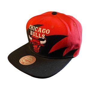 Chicago Bulls NBA Sharktooth Snapback Mitchell & Ness black/red cap hat